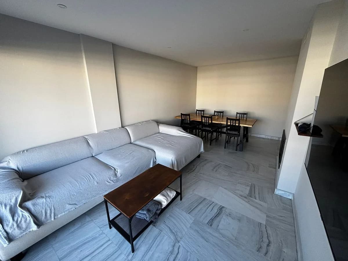 1 Bedroom Middle Floor Apartment for Sale in Benahavís, Málaga - Image 4