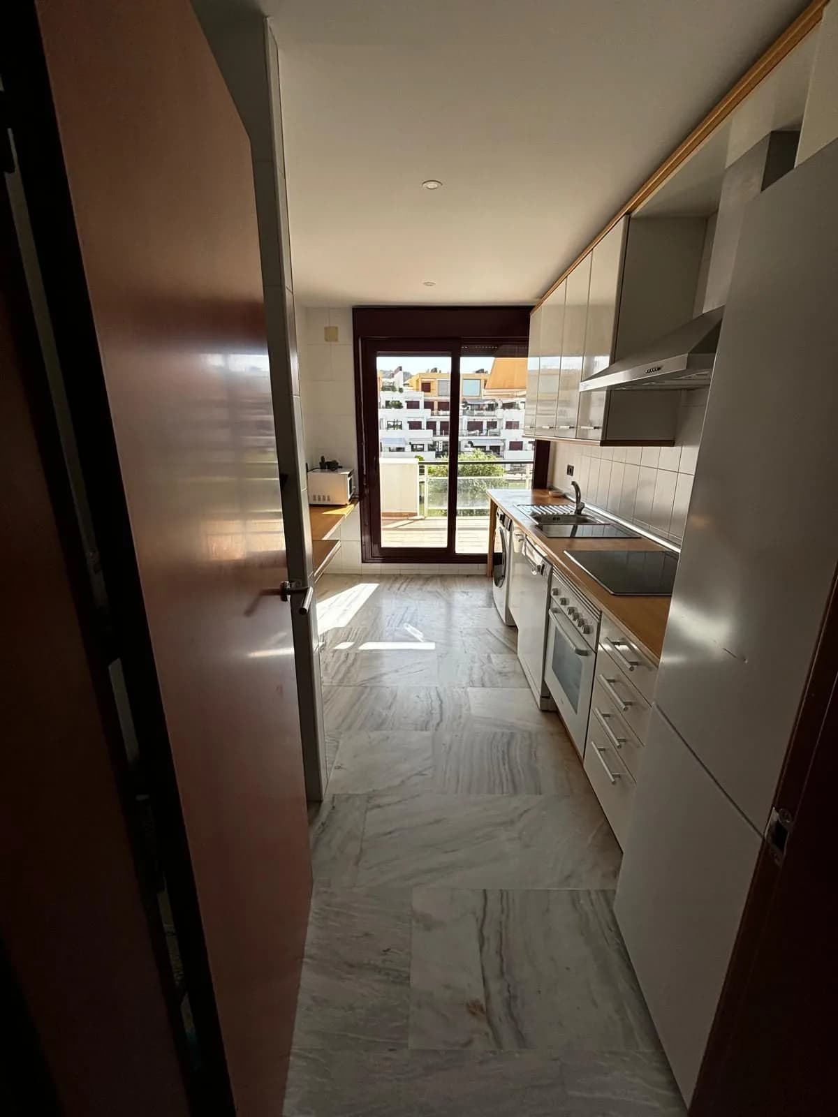 1 Bedroom Middle Floor Apartment for Sale in Benahavís, Málaga - Image 7