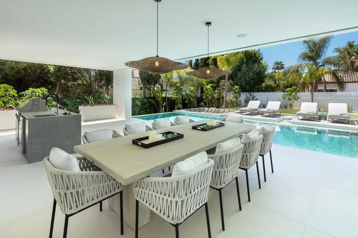5 Bedroom Detached Villa for Sale in Marbella, Málaga - Image 4