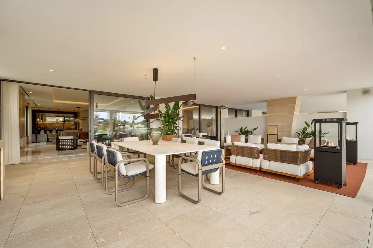 5 Bedroom Ground Floor Apartment for Sale in Marbella, Málaga - Image 2