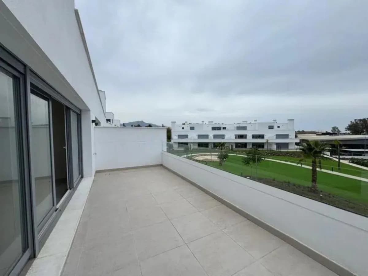 2 Bedroom Middle Floor Apartment for Sale in Bel Air, Málaga - Image 3