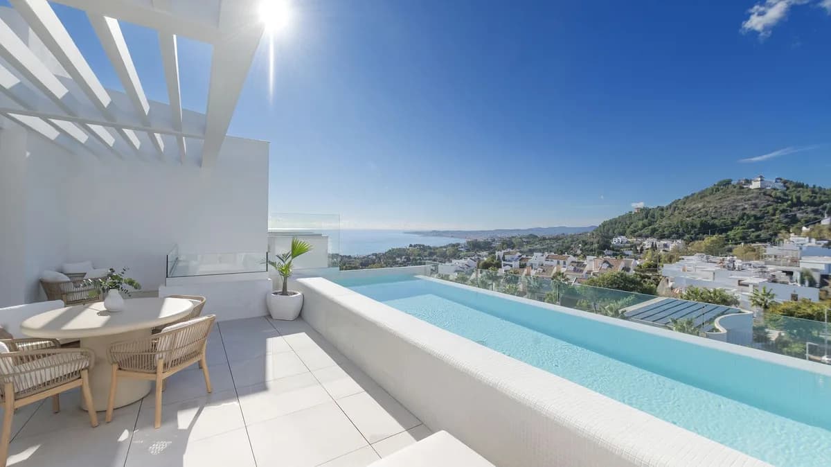 4 Bedroom Detached Villa for Sale in Benalmadena Pueblo, Málaga