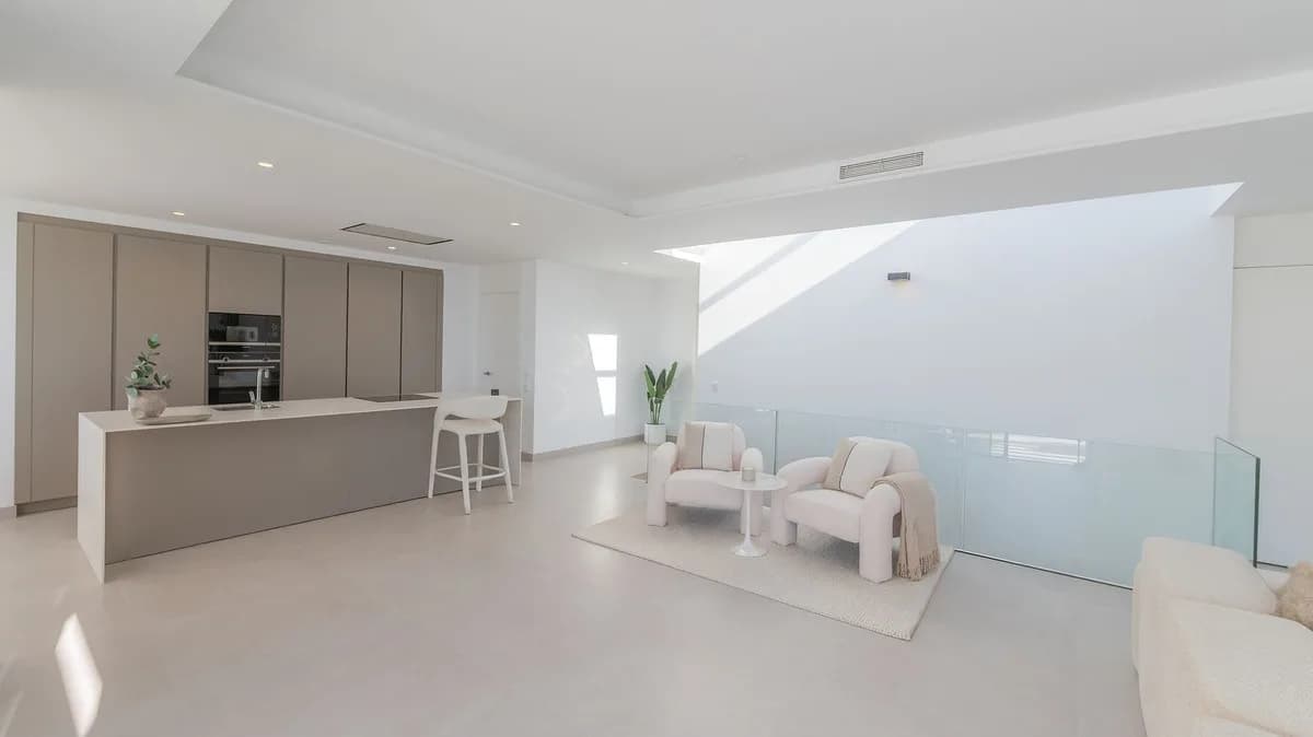 4 Bedroom Detached Villa for Sale in Benalmadena Pueblo, Málaga - Image 5