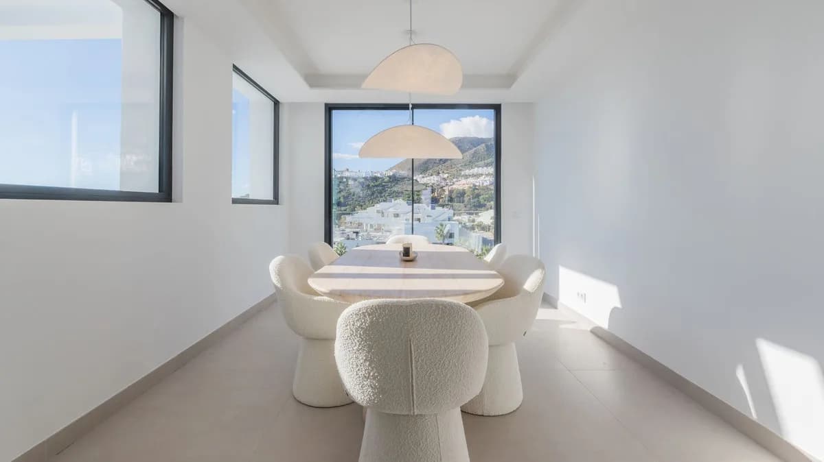 4 Bedroom Detached Villa for Sale in Benalmadena Pueblo, Málaga - Image 8