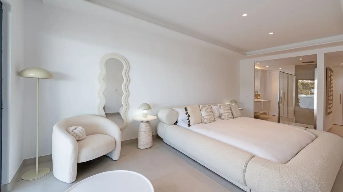 4 Bedroom Detached Villa for Sale in Benalmadena Pueblo, Málaga - Image 9