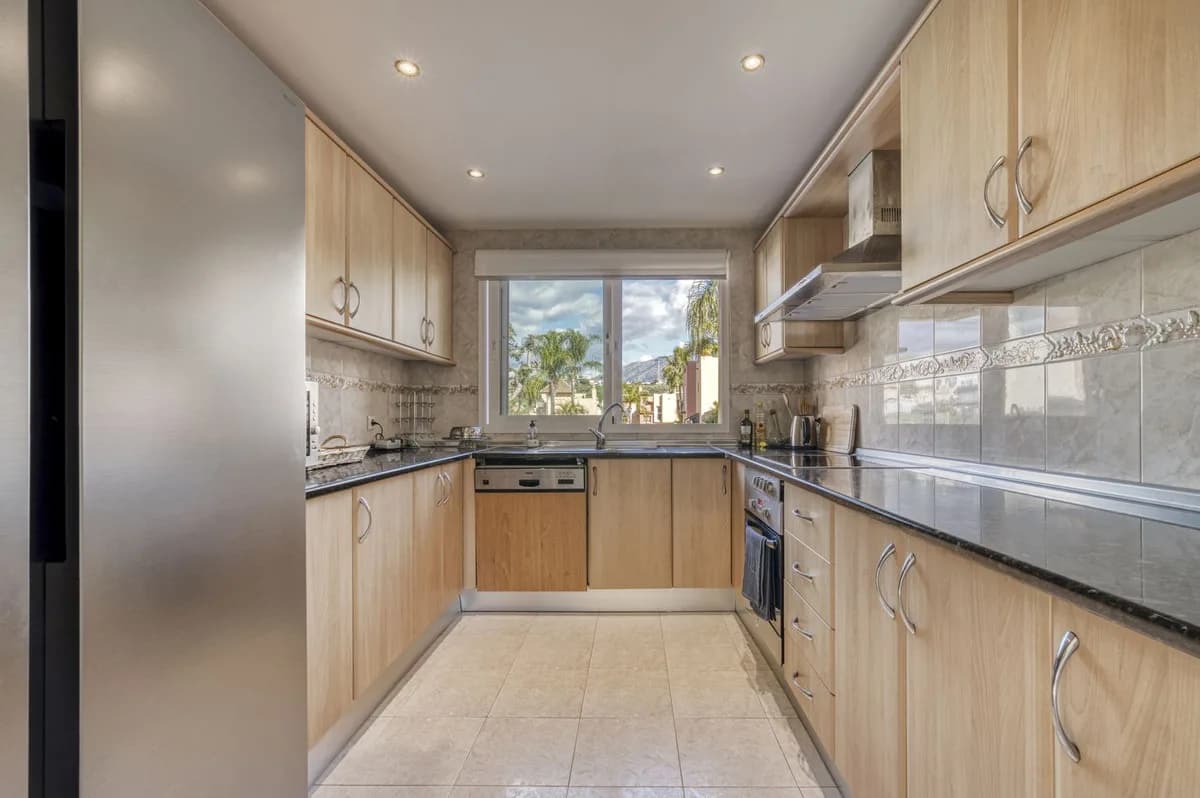 3 Bedroom Townhouse for Sale in Marbella, Málaga - Image 8