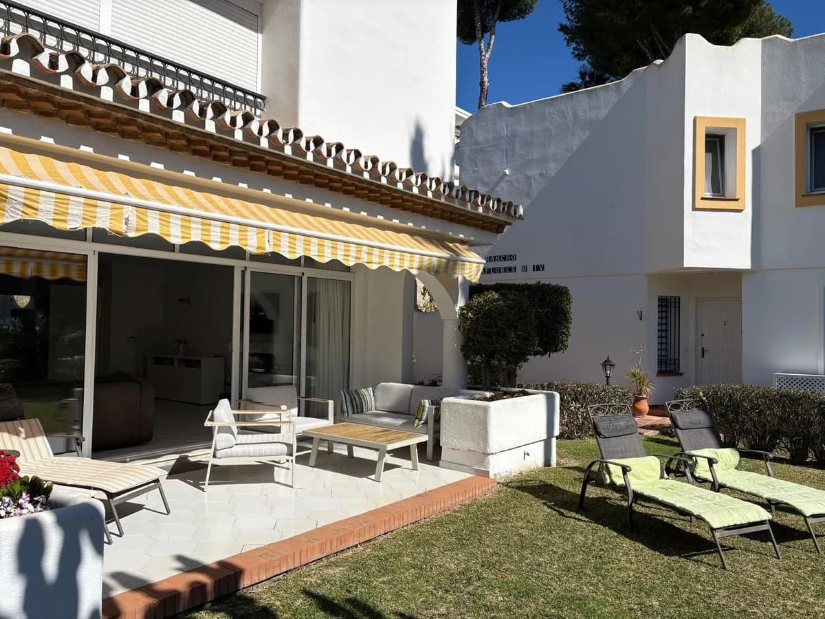 3 Bedroom Semi-Detached House for Sale in Miraflores, Málaga - Image 3
