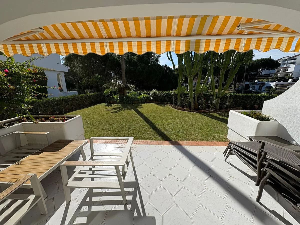 3 Bedroom Semi-Detached House for Sale in Miraflores, Málaga - Image 8