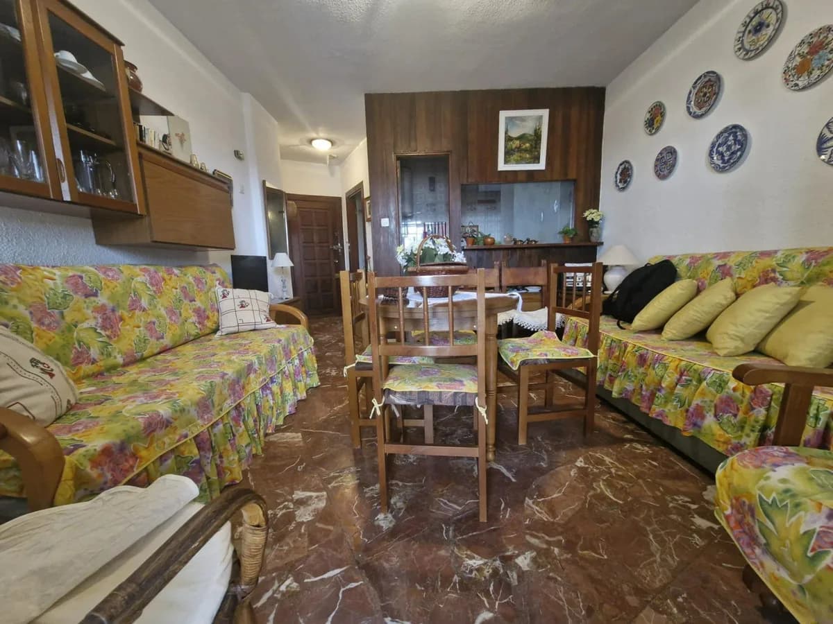 Middle Floor Studio for Sale in Benalmadena Costa, Málaga - Image 2