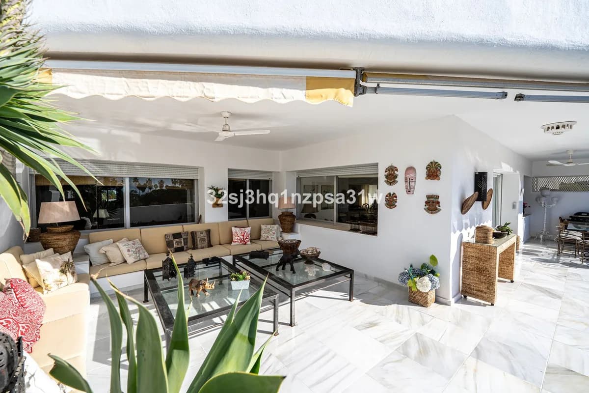 4 Bedroom Middle Floor Apartment for Sale in Guadalmina Baja, Málaga - Image 4