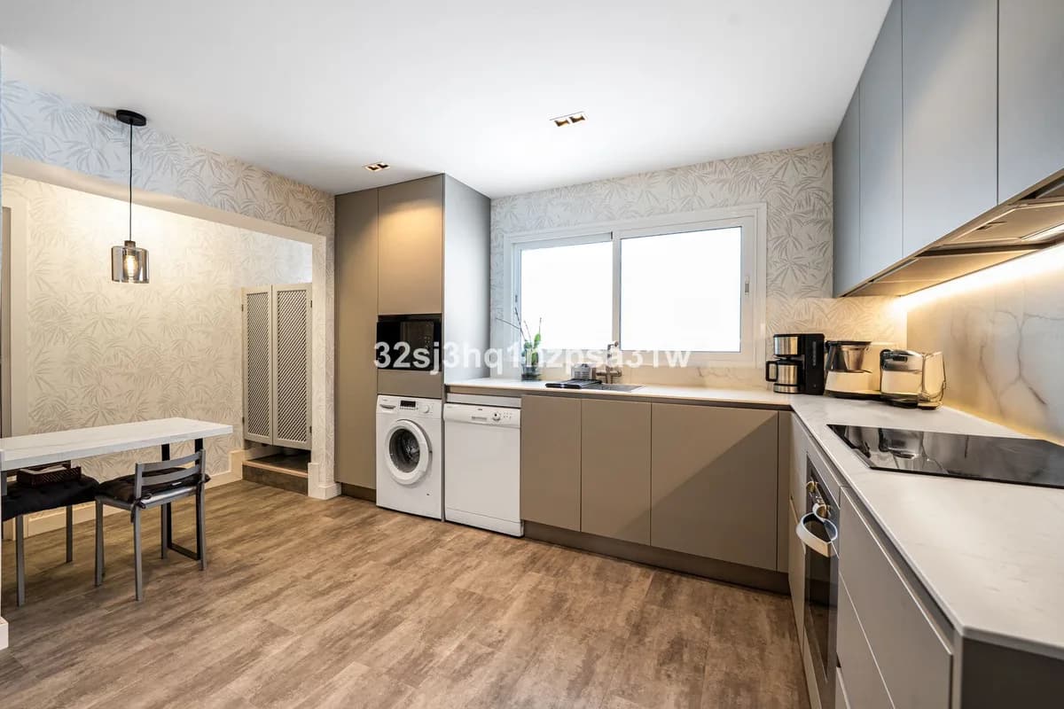 4 Bedroom Middle Floor Apartment for Sale in Guadalmina Baja, Málaga - Image 7