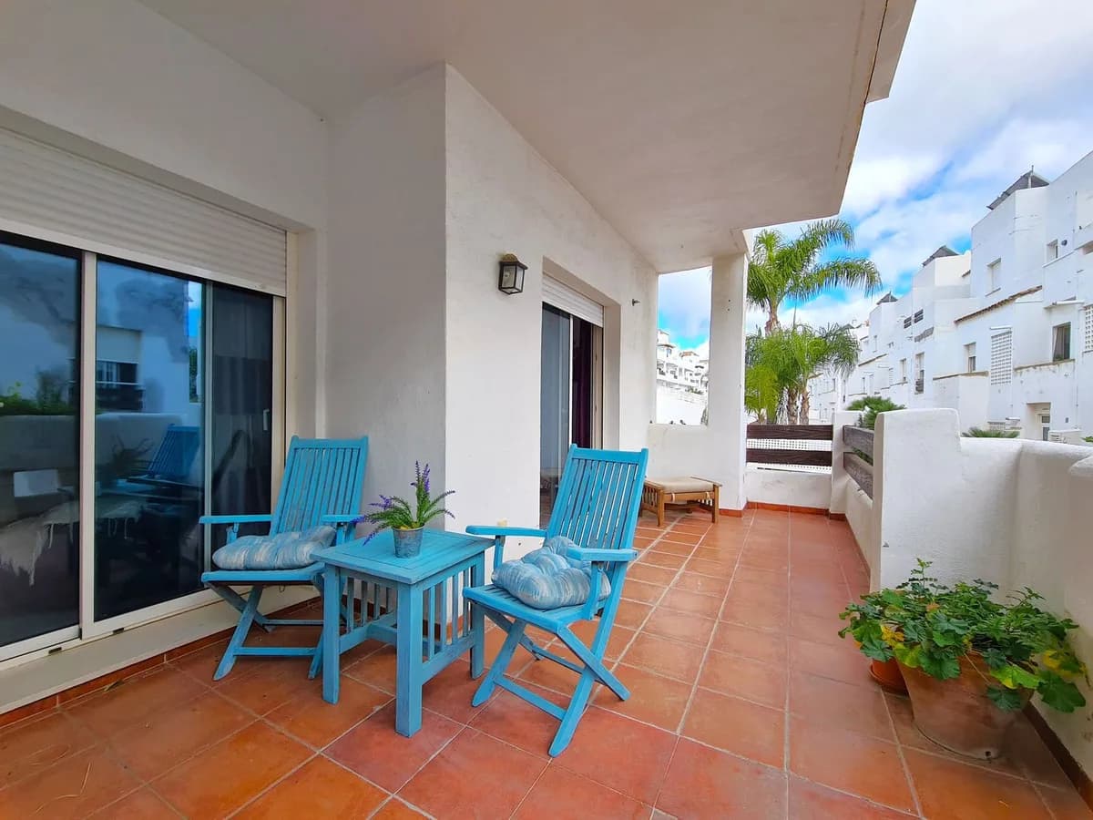 3 Bedroom Middle Floor Apartment for Sale in Estepona, Málaga