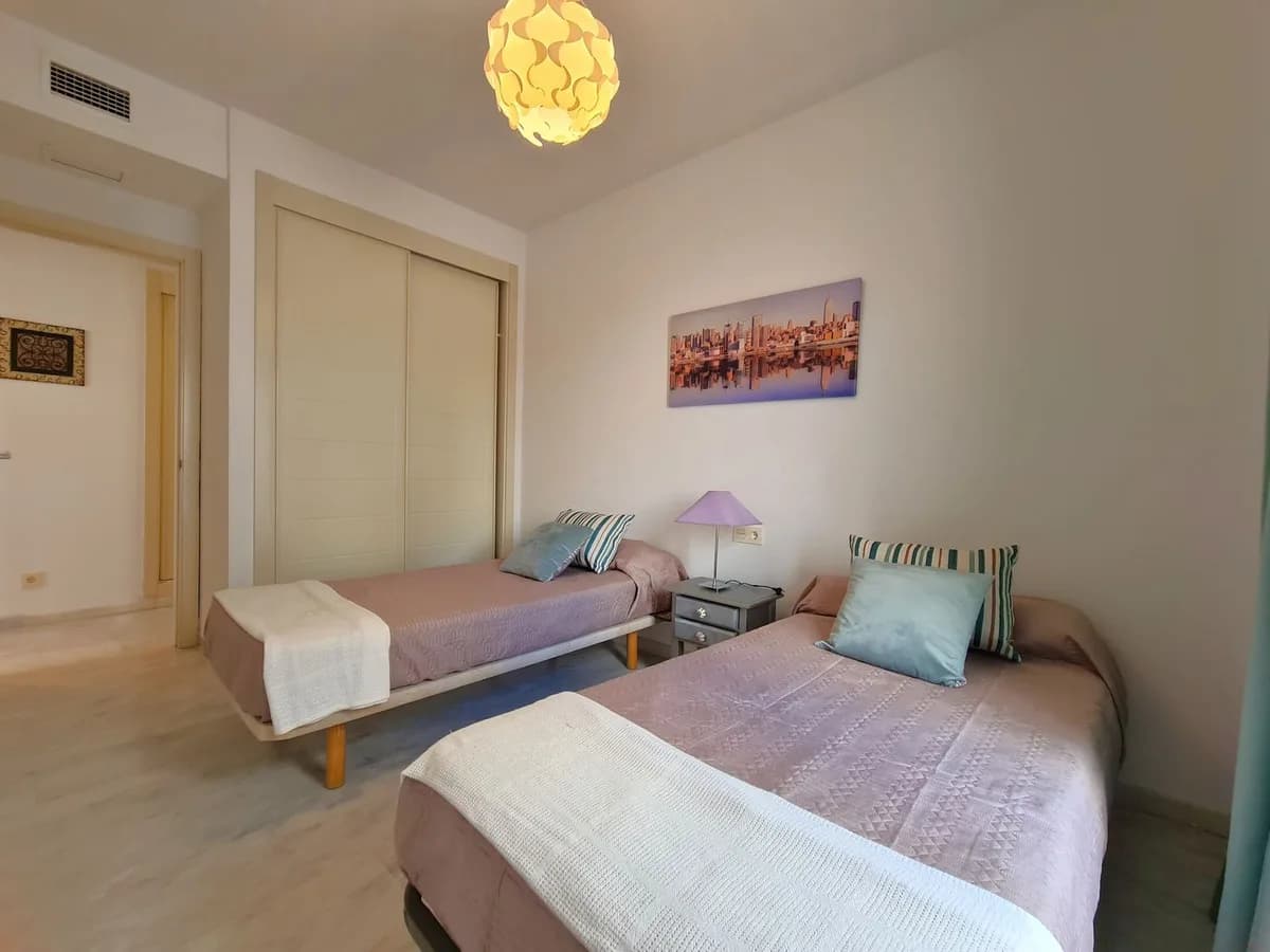 3 Bedroom Middle Floor Apartment for Sale in Estepona, Málaga - Image 4