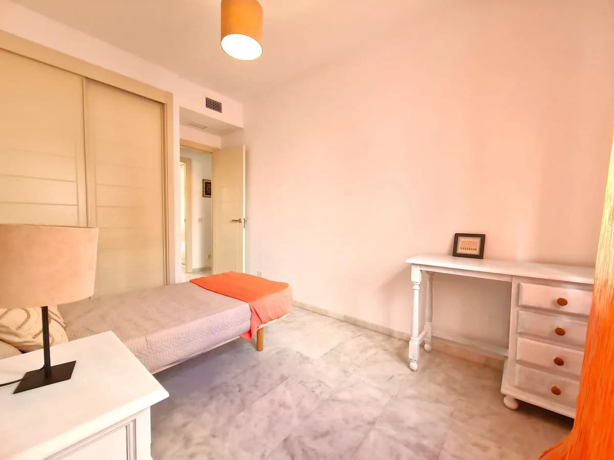 3 Bedroom Middle Floor Apartment for Sale in Estepona, Málaga - Image 5