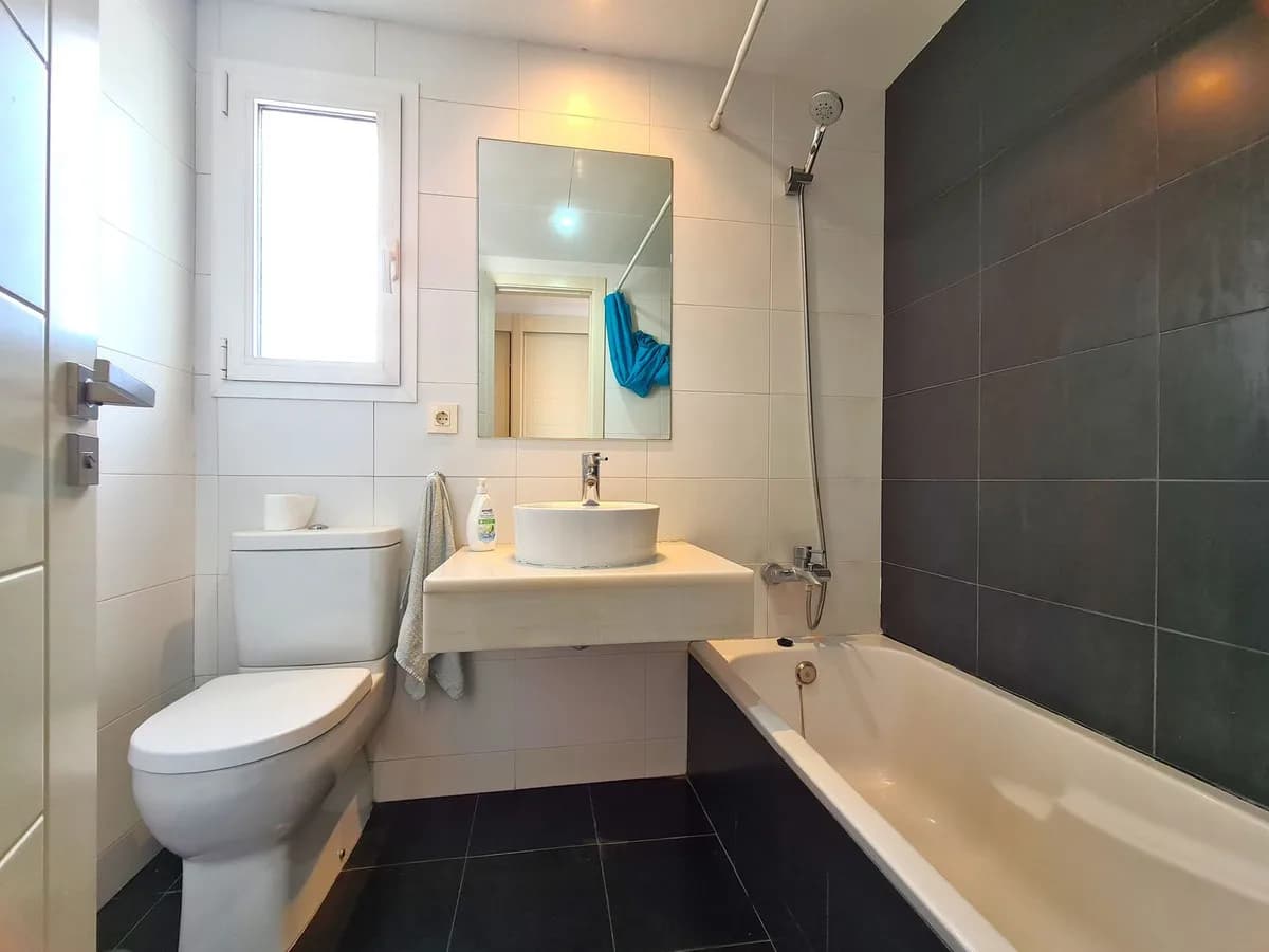 3 Bedroom Middle Floor Apartment for Sale in Estepona, Málaga - Image 6