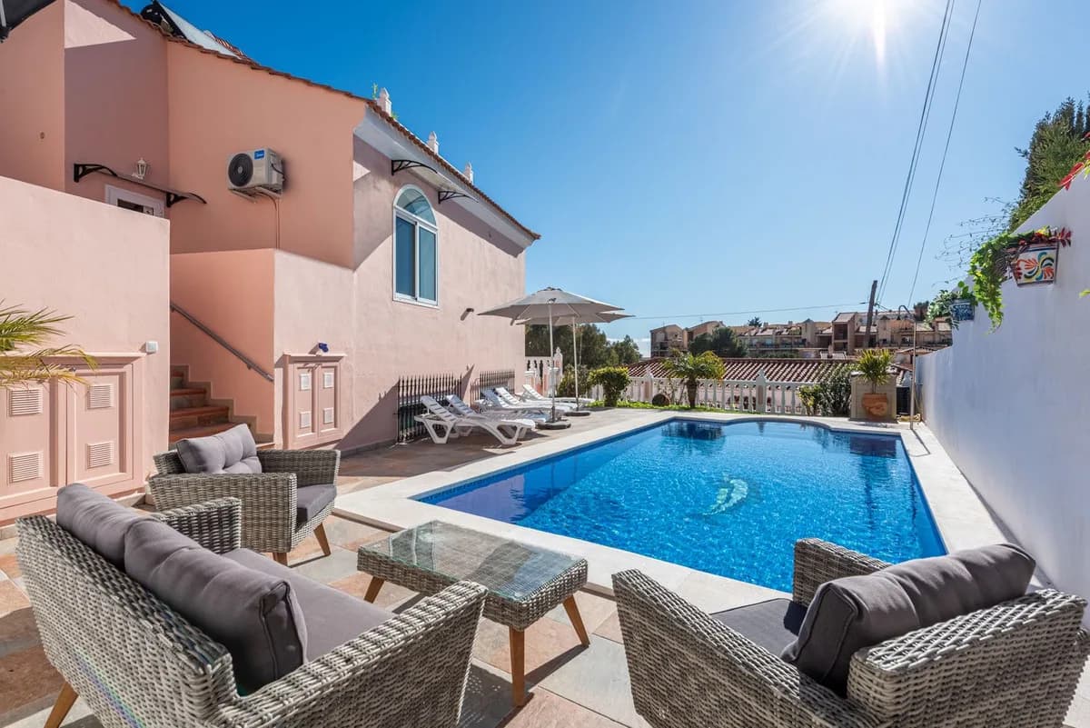 4 Bedroom Detached Villa for Sale in Torreblanca, Málaga