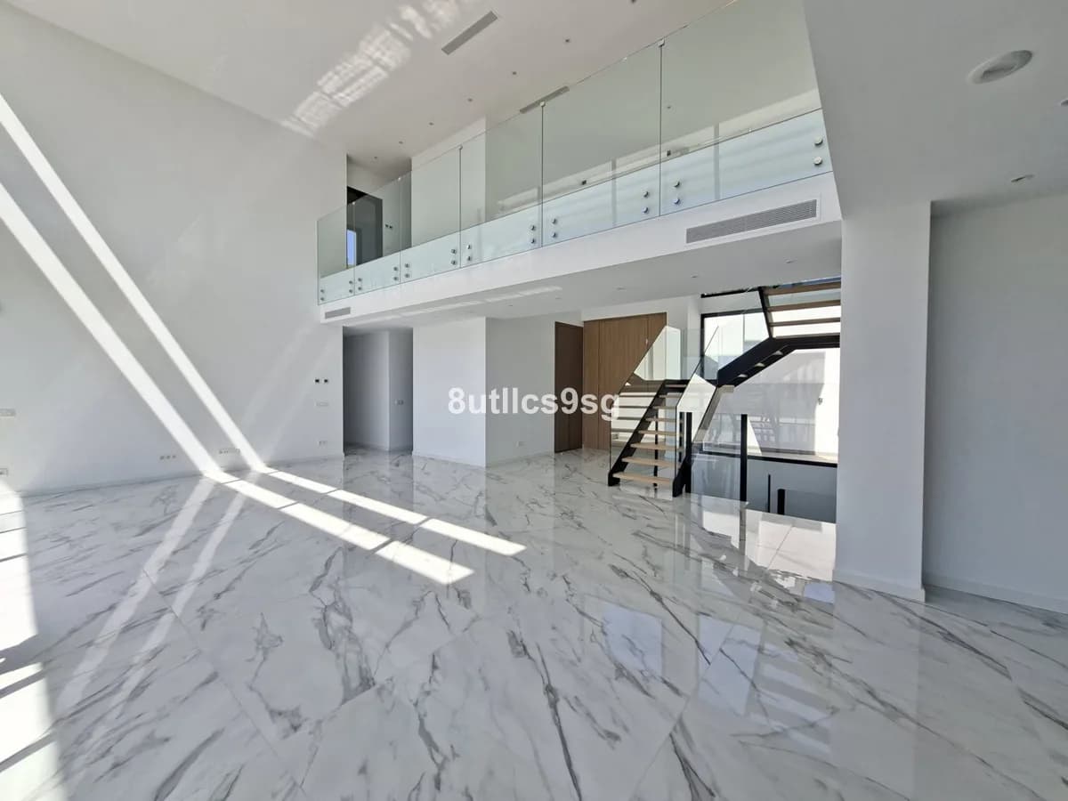 6 Bedroom Detached Villa for Sale in Benahavís, Málaga - Image 4