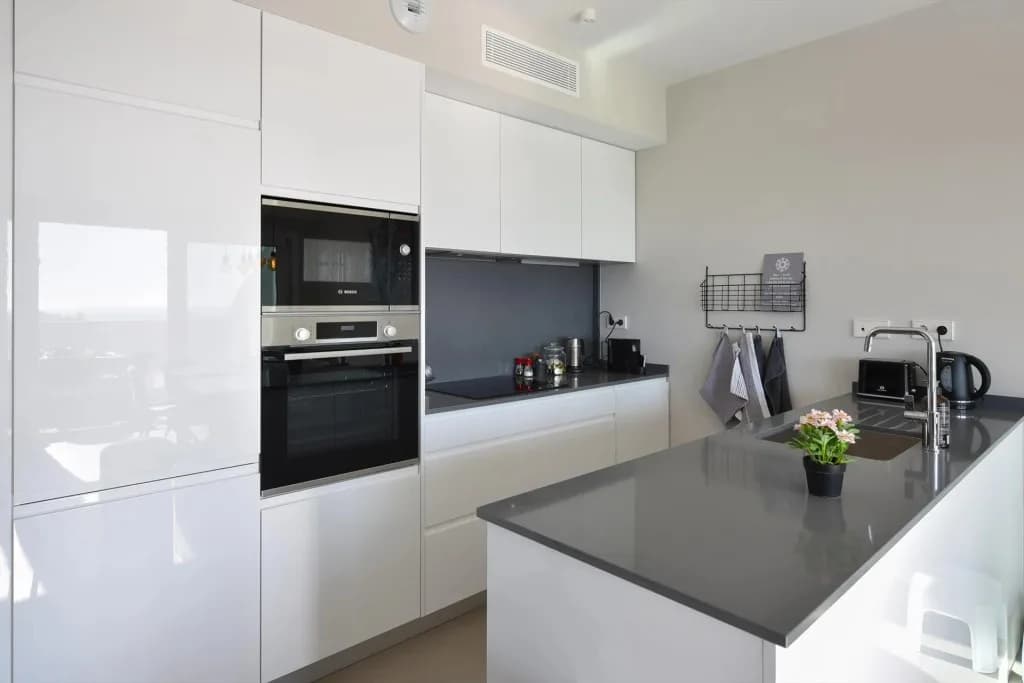 3 Bedroom Middle Floor Apartment for Sale in Fuengirola, Málaga - Image 9