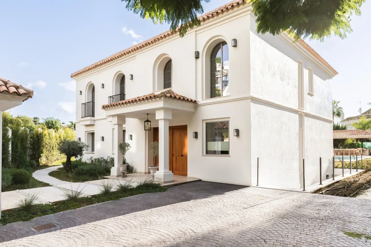 4 Bedroom Detached Villa for Sale in Los Arqueros, Málaga - Image 2