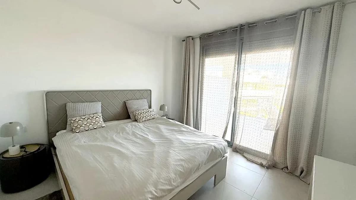2 Bedroom Middle Floor Apartment for Sale in Selwo, Málaga - Image 9