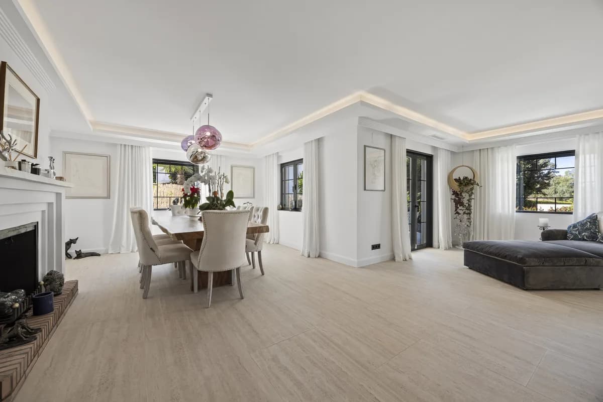 5 Bedroom Detached Villa for Sale in Guadalmina Alta, Málaga - Image 4