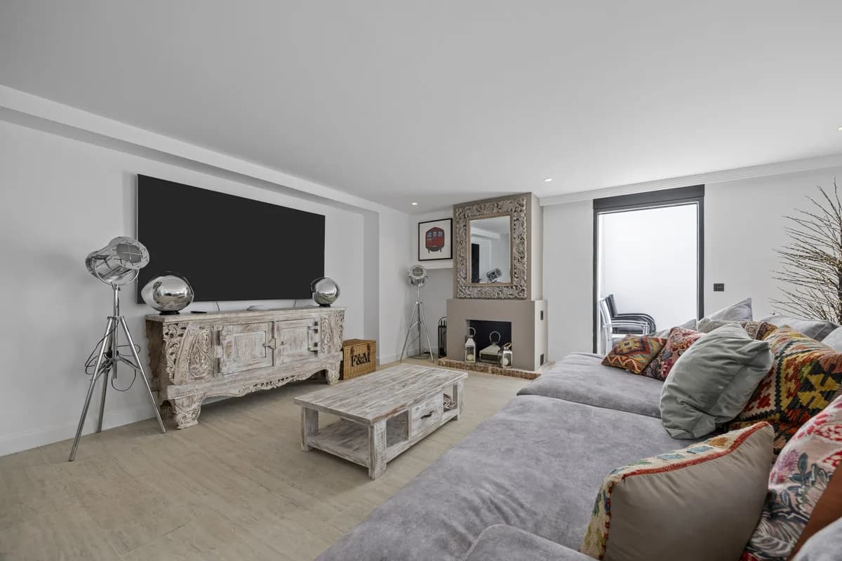 5 Bedroom Detached Villa for Sale in Guadalmina Alta, Málaga - Image 6