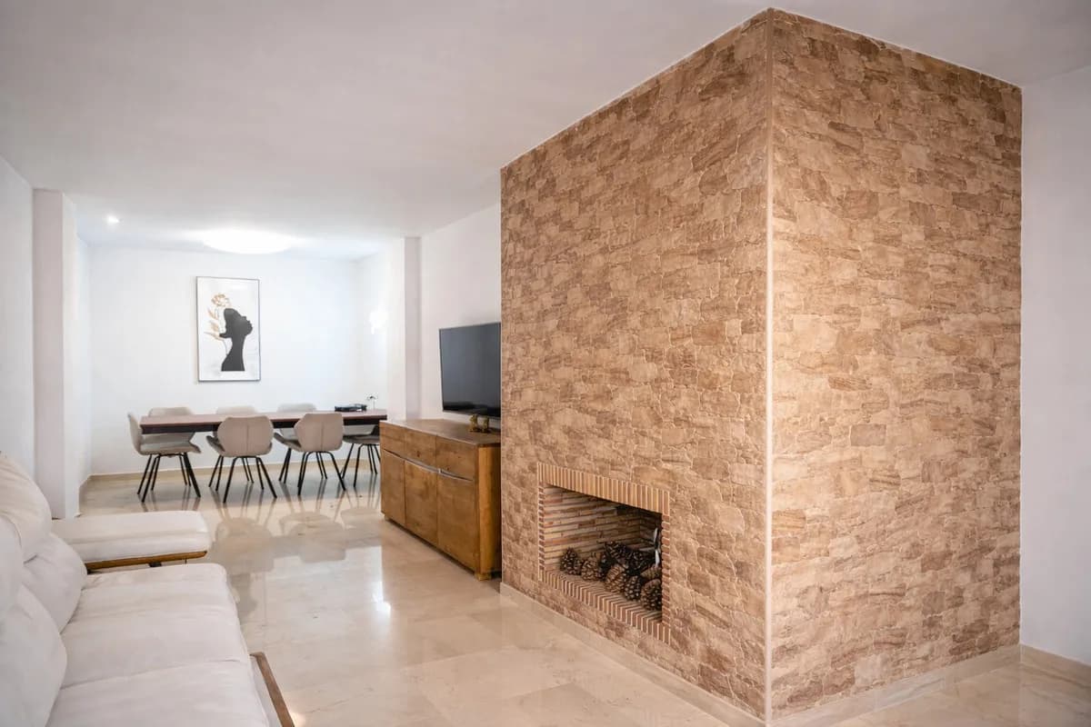 2 Bedroom Middle Floor Apartment for Sale in Guadalmina Alta, Málaga - Image 6