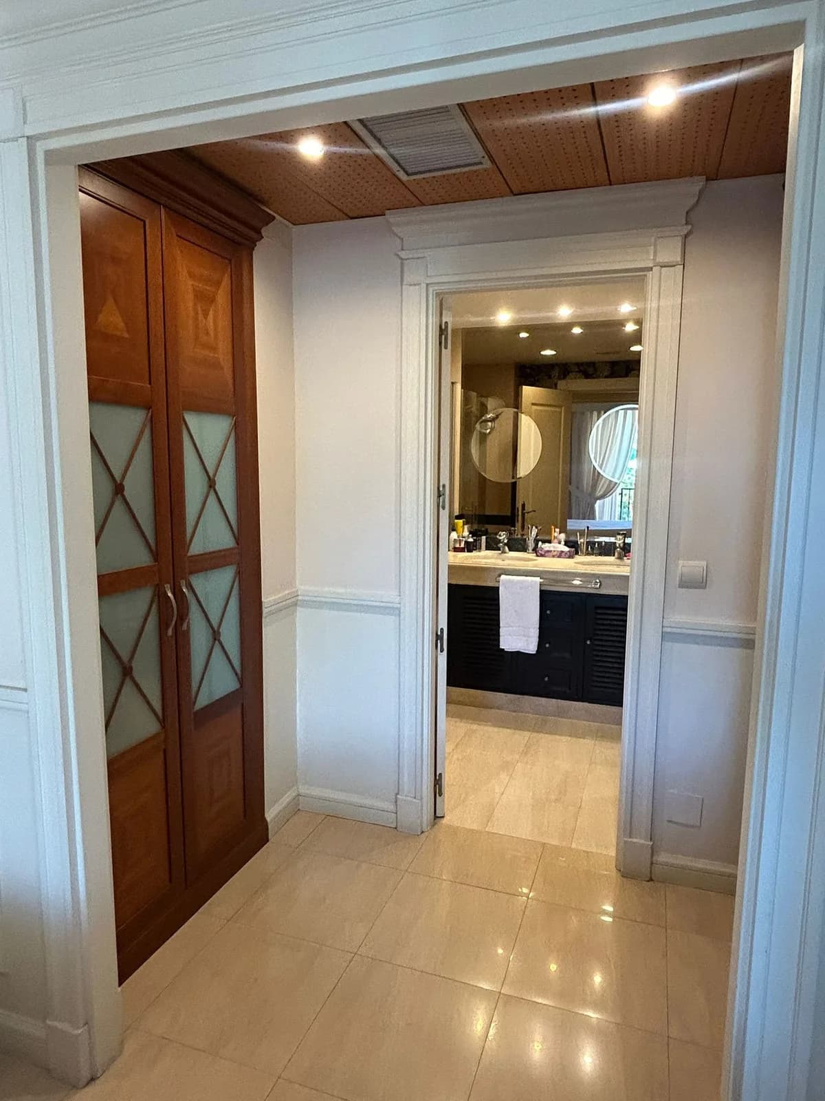 2 Bedroom Middle Floor Apartment for Sale in The Golden Mile, Málaga - Image 7