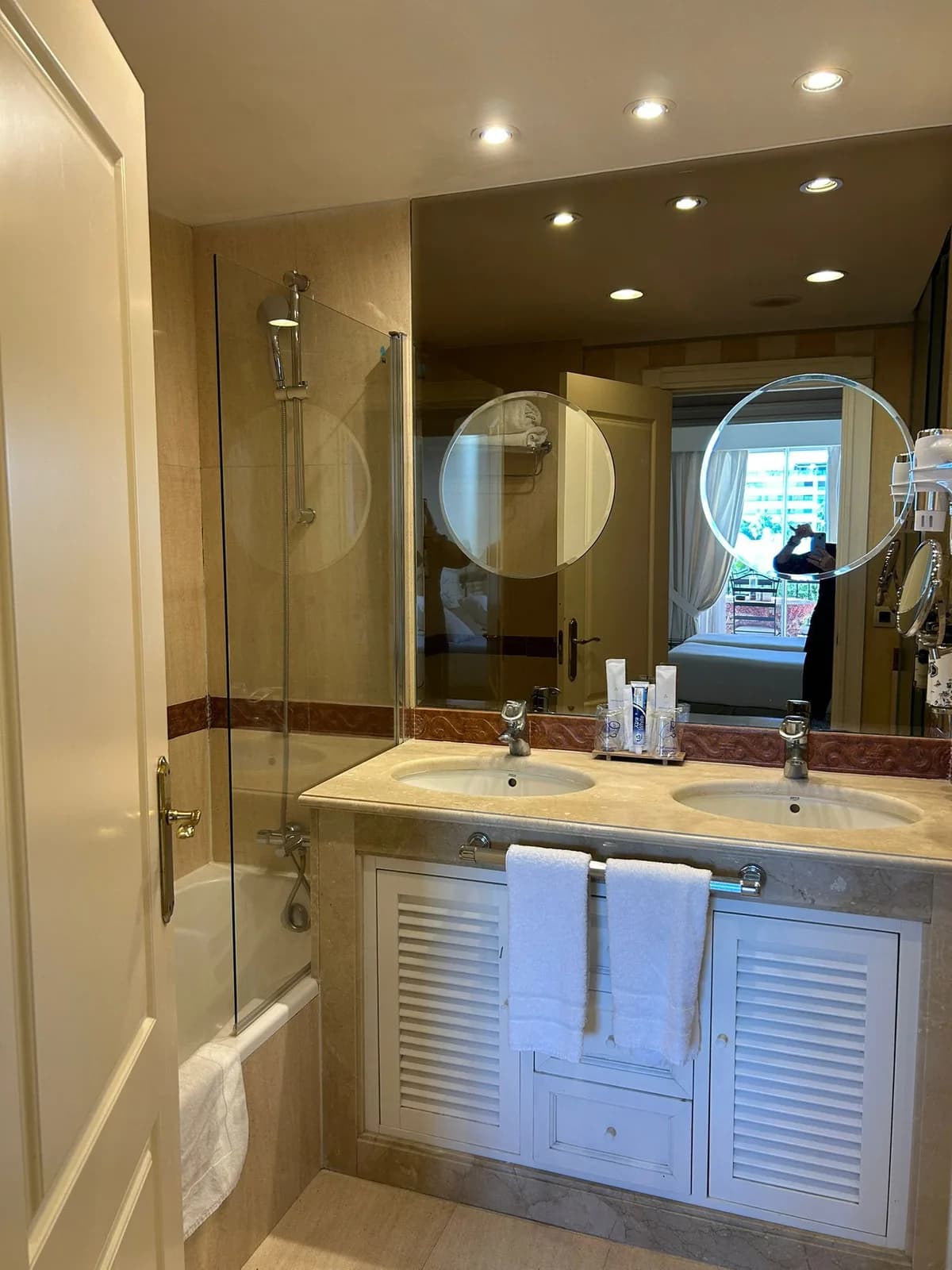 2 Bedroom Middle Floor Apartment for Sale in The Golden Mile, Málaga - Image 9