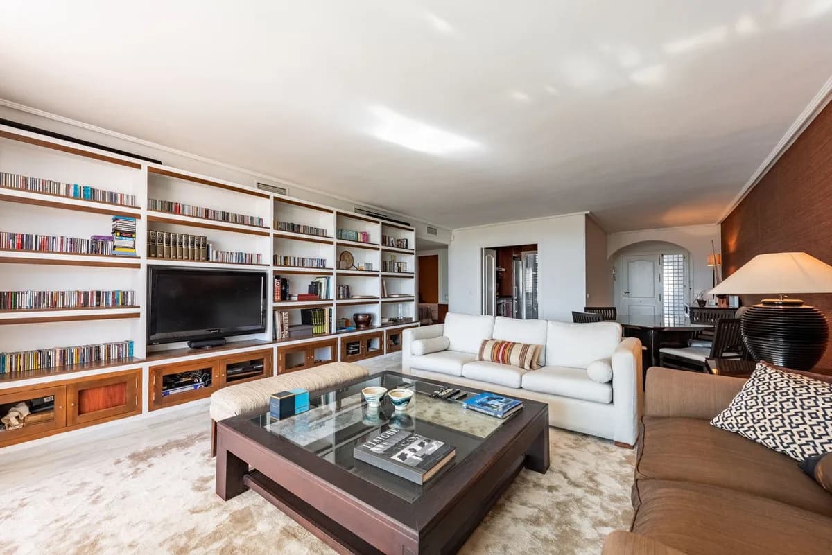 2 Bedroom Middle Floor Apartment for Sale in Bel Air, Málaga - Image 3