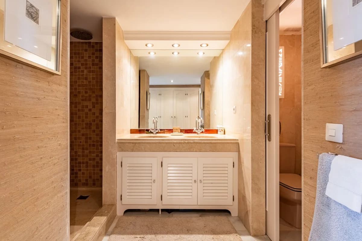 2 Bedroom Middle Floor Apartment for Sale in Bel Air, Málaga - Image 9