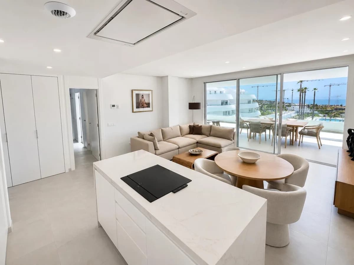 3 Bedroom Middle Floor Apartment for Sale in La Cala de Mijas, Málaga - Image 5