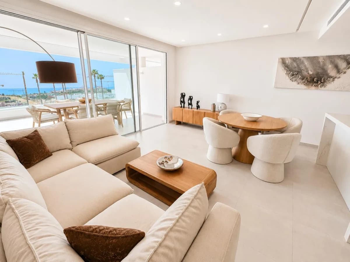 3 Bedroom Middle Floor Apartment for Sale in La Cala de Mijas, Málaga - Image 6