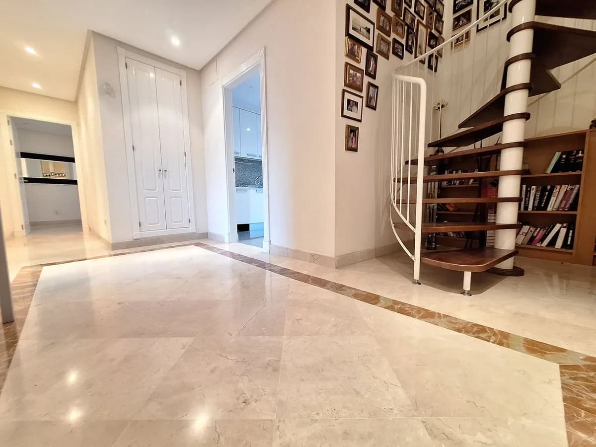 3 Bedroom Penthouse Duplex for Sale in Nueva Andalucía, Málaga - Image 8