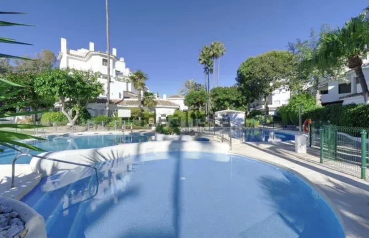 3 Bedroom Ground Floor Apartment for Sale in Marbella, Málaga