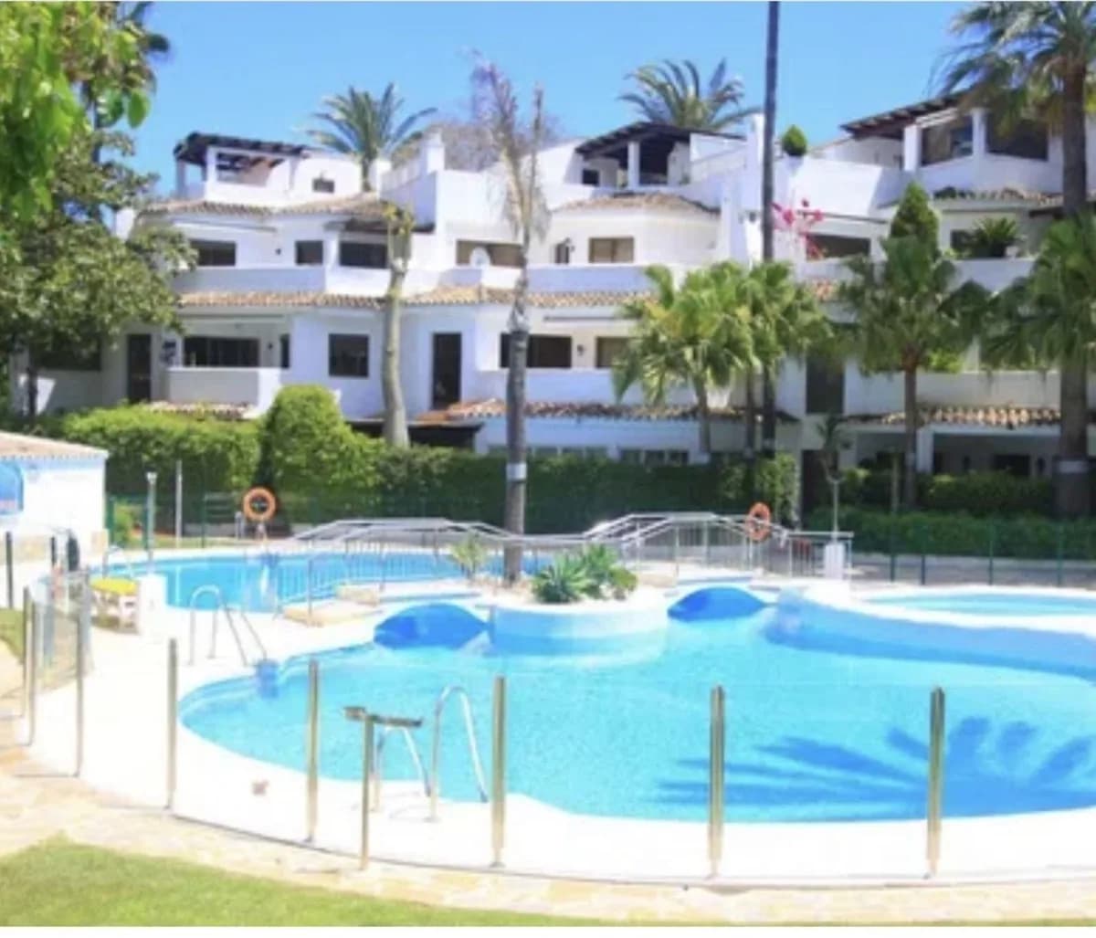 3 Bedroom Ground Floor Apartment for Sale in Marbella, Málaga - Image 2