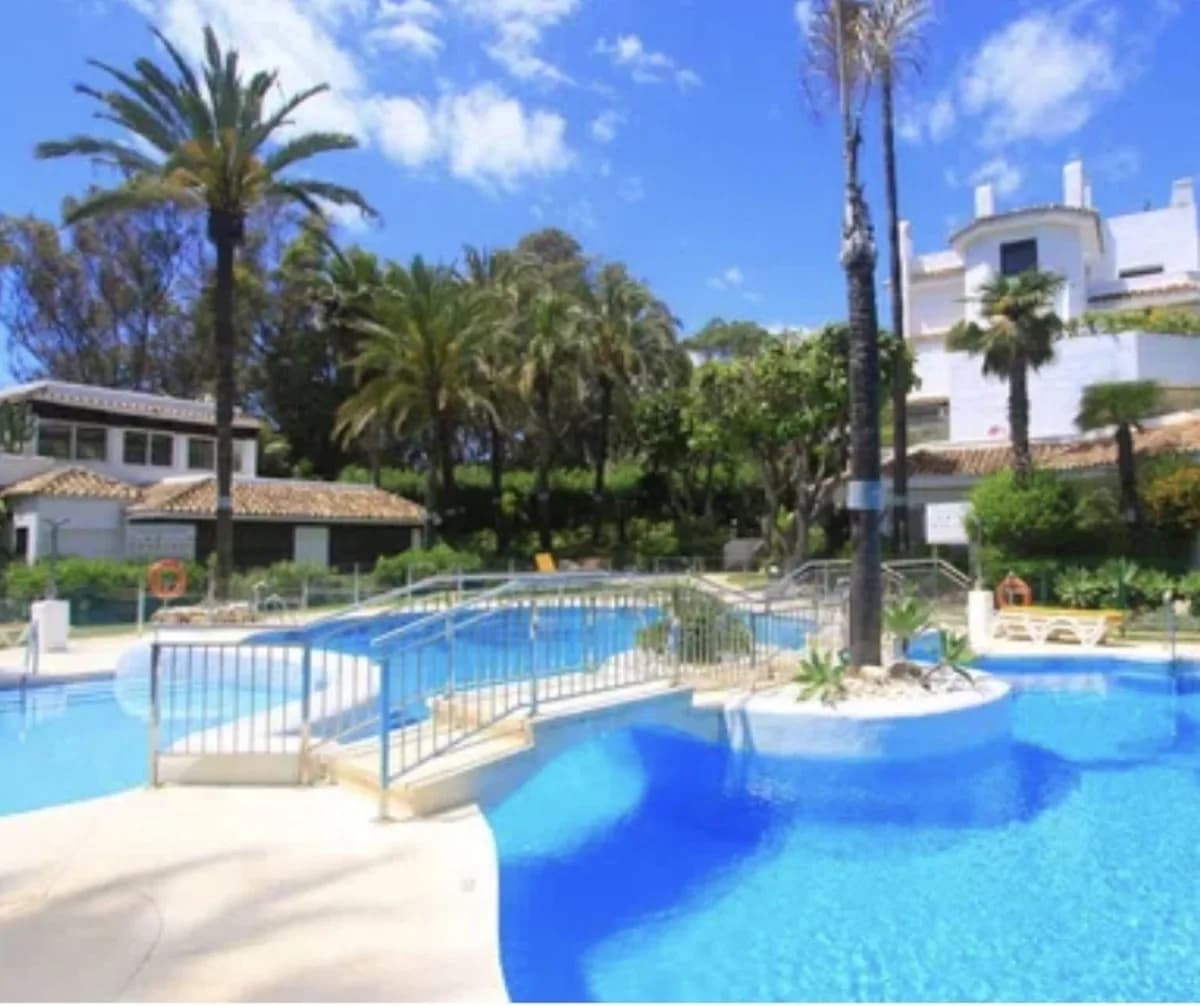 3 Bedroom Ground Floor Apartment for Sale in Marbella, Málaga - Image 4