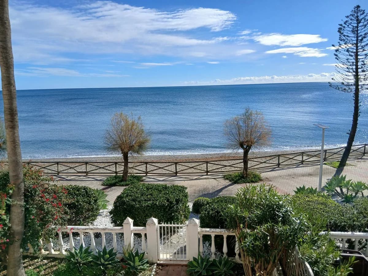 5 Bedroom Duplex for Sale in Estepona, Málaga
