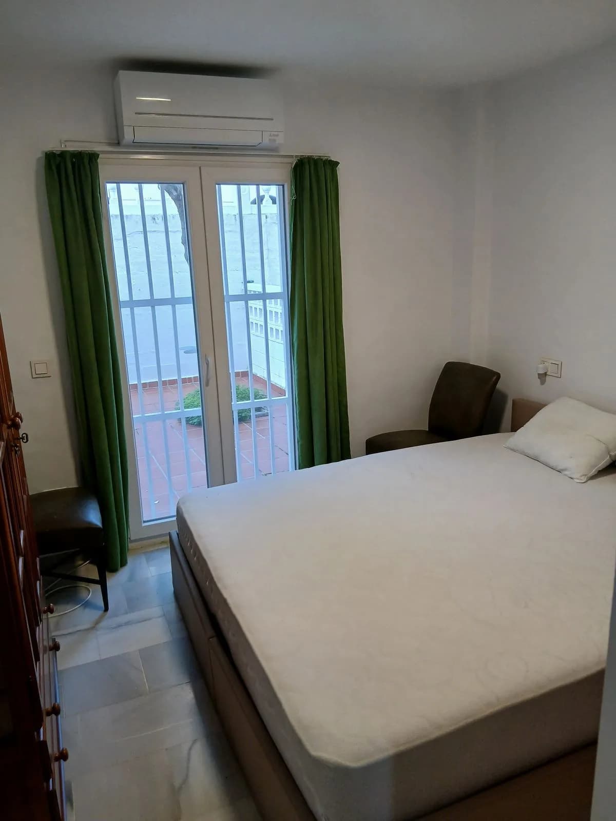 5 Bedroom Duplex for Sale in Estepona, Málaga - Image 7