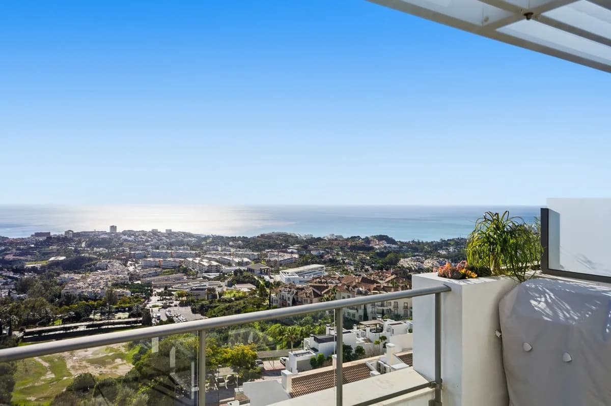 3 Bedroom Penthouse for Sale in Benalmadena, Málaga - Image 2