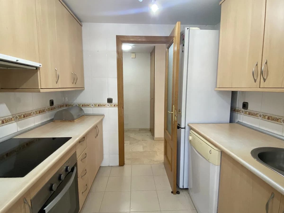 3 Bedroom Middle Floor Apartment for Sale in Benahavís, Málaga - Image 6