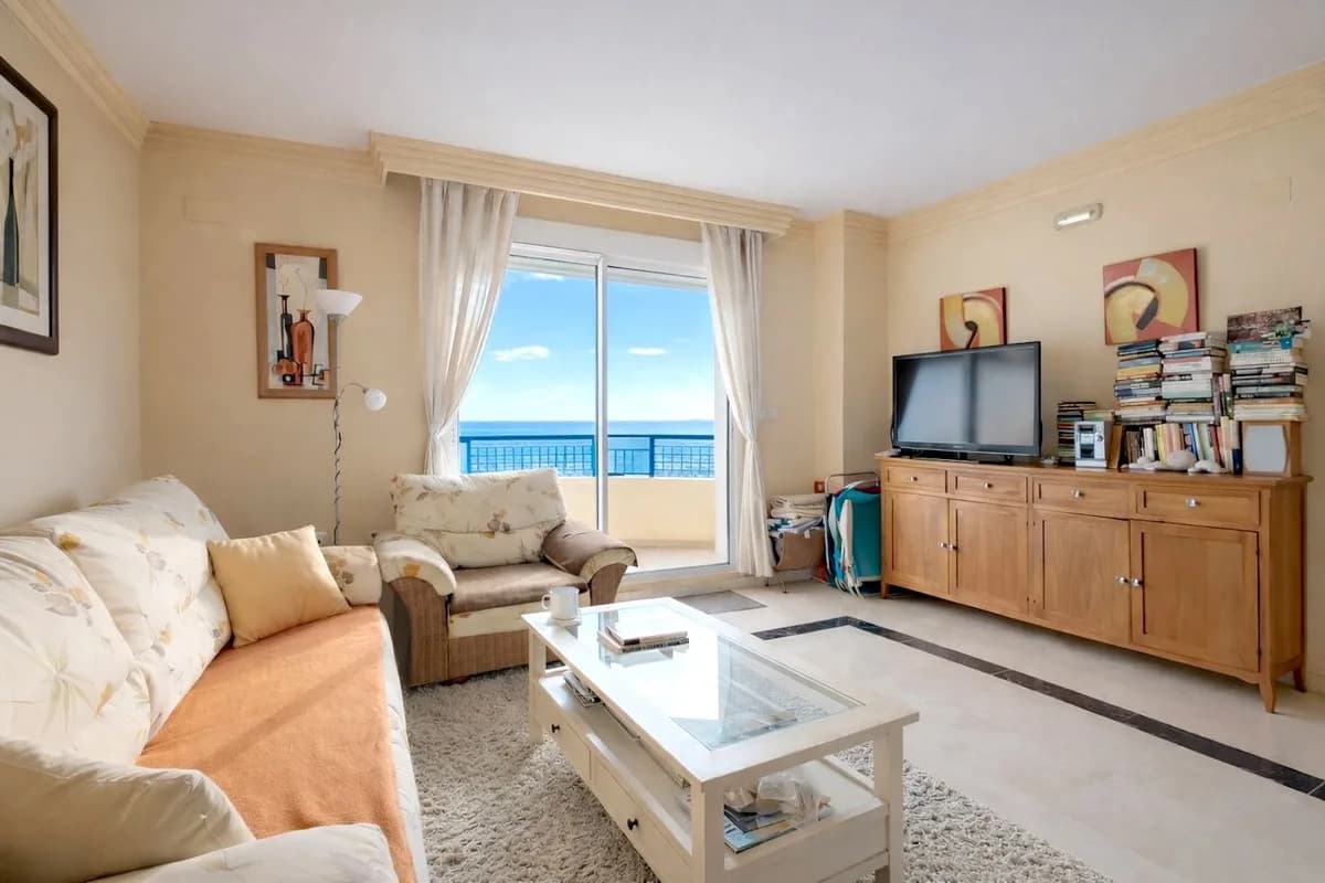 1 Bedroom Middle Floor Apartment for Sale in Marbella, Málaga - Image 2