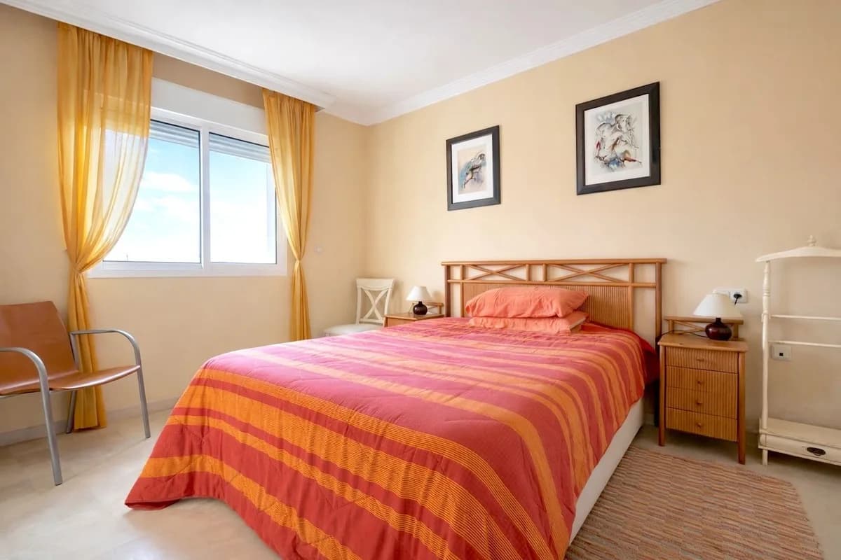 1 Bedroom Middle Floor Apartment for Sale in Marbella, Málaga - Image 4
