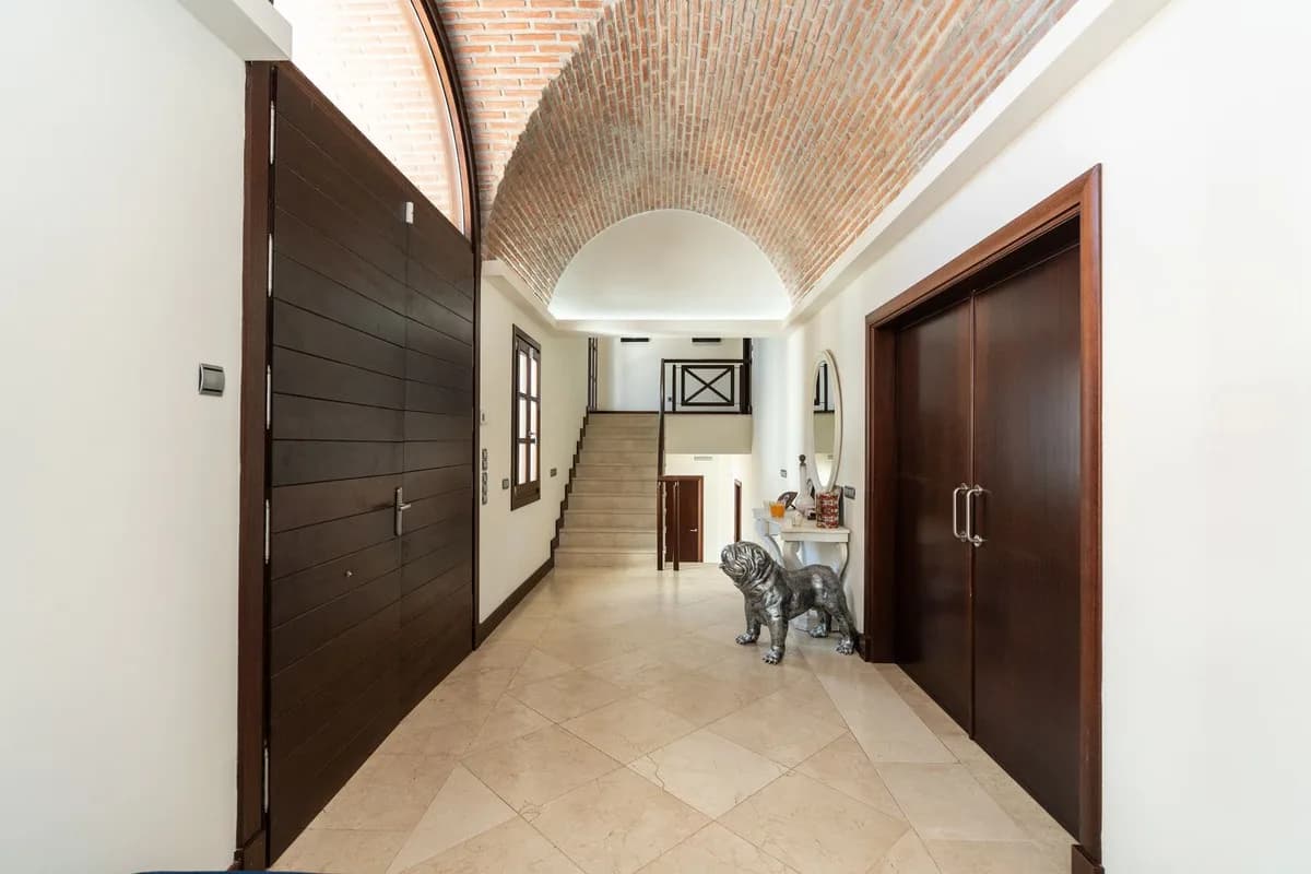 4 Bedroom Detached Villa for Sale in El Paraiso, Málaga - Image 6
