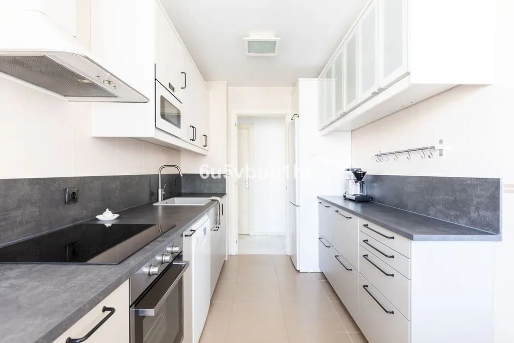 3 Bedroom Penthouse for Sale in Torrequebrada, Málaga - Image 9