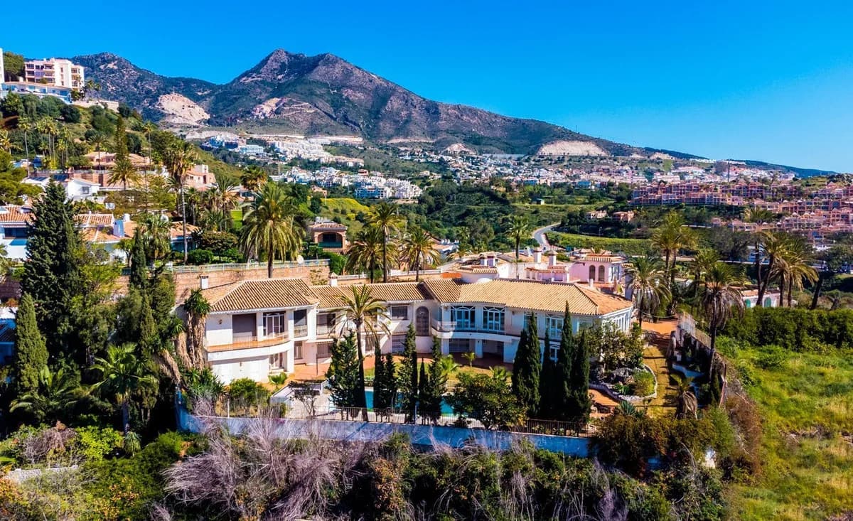 9 Bedroom Detached Villa for Sale in Torremuelle, Málaga - Image 2
