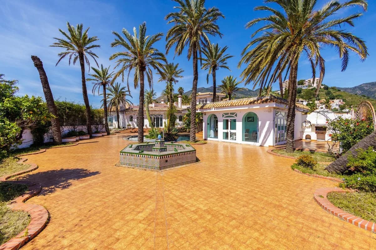 9 Bedroom Detached Villa for Sale in Torremuelle, Málaga - Image 3