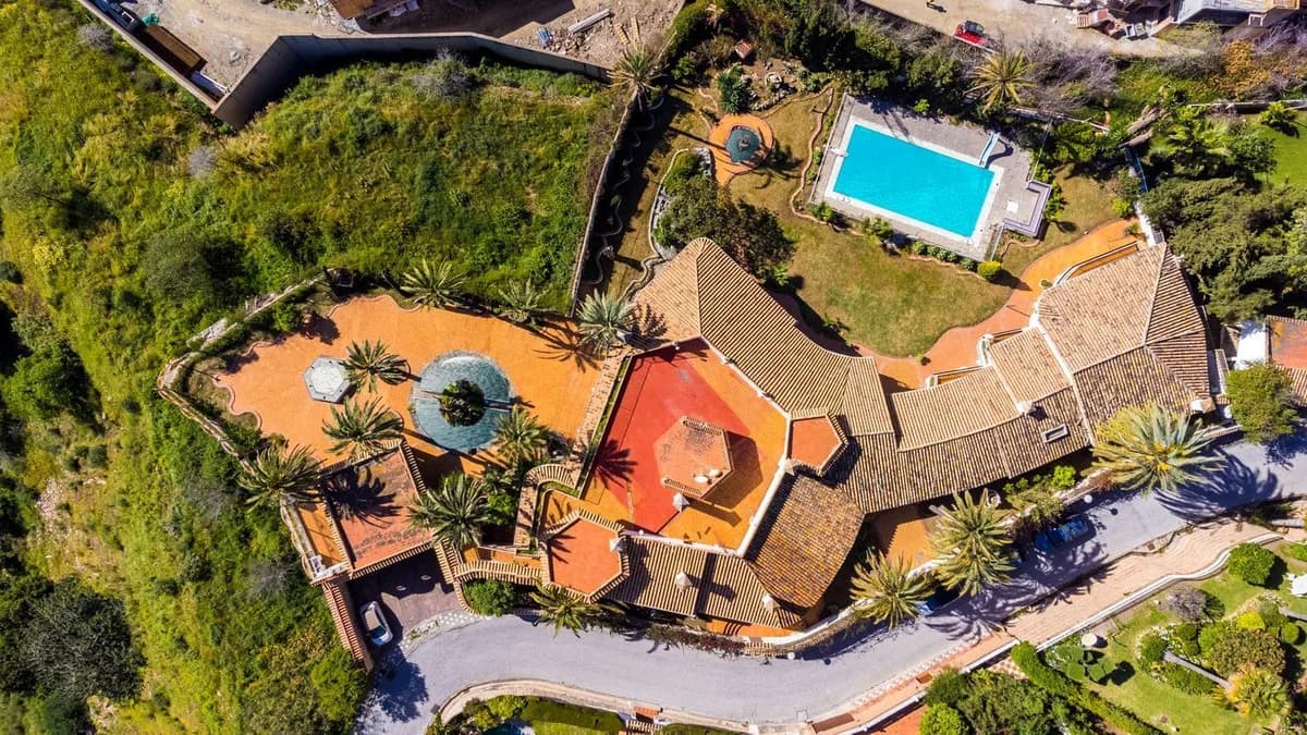 9 Bedroom Detached Villa for Sale in Torremuelle, Málaga - Image 4