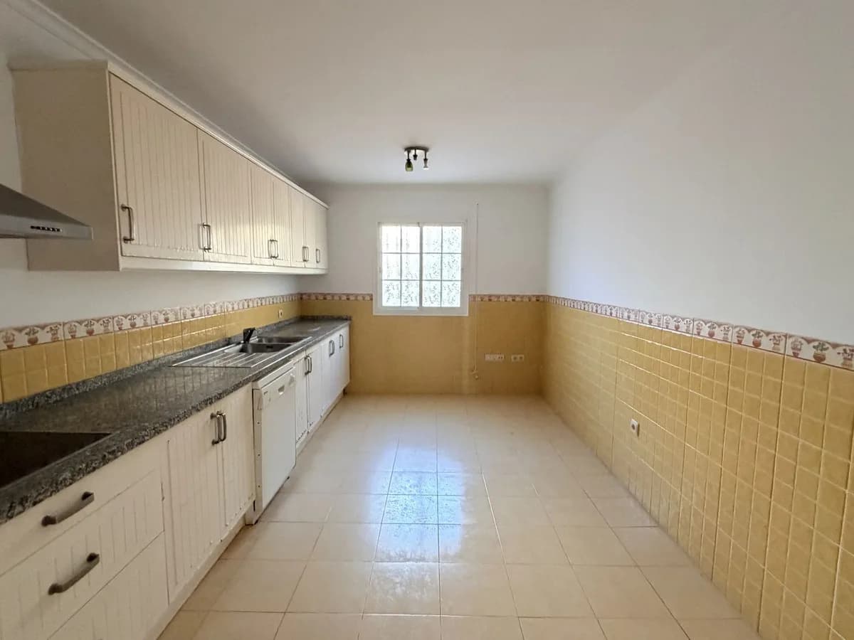 4 Bedroom Townhouse for Sale in Riviera del Sol, Málaga - Image 5