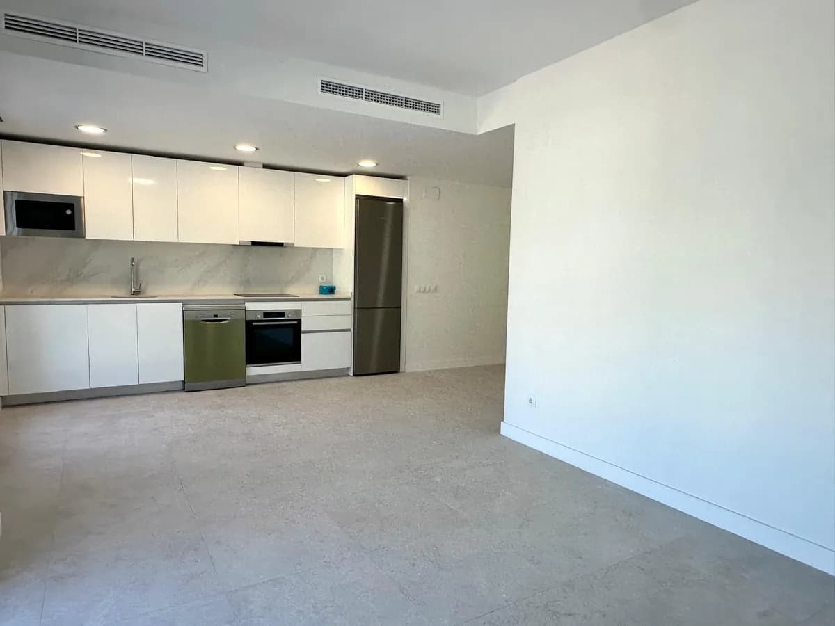 3 Bedroom Top Floor Apartment for Sale in Benalmadena, Málaga - Image 4